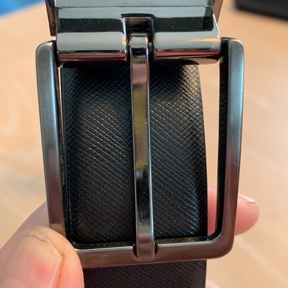 Perry Ellis Leather Belt 34/85  only 1 small mark from where last owner wore - Picture 1 of 6
